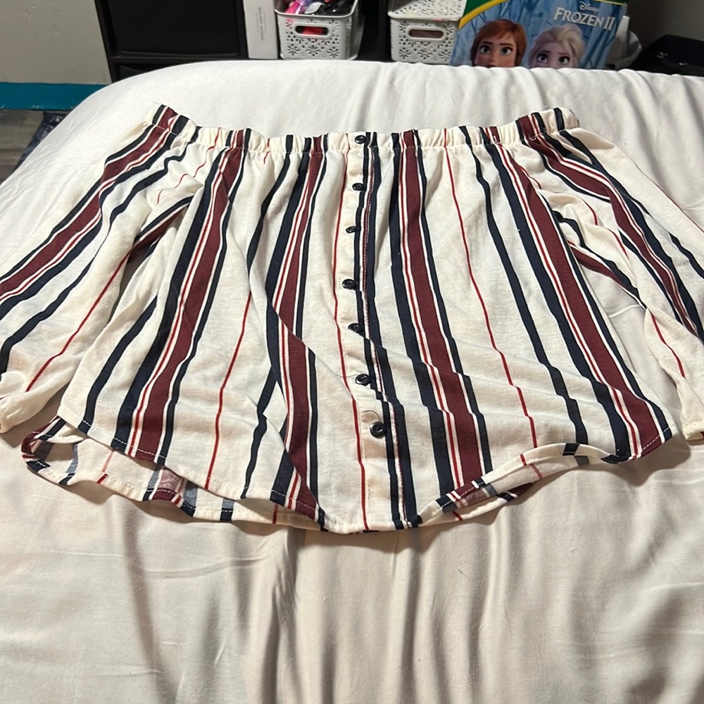 Women’s off the shoulder shirt